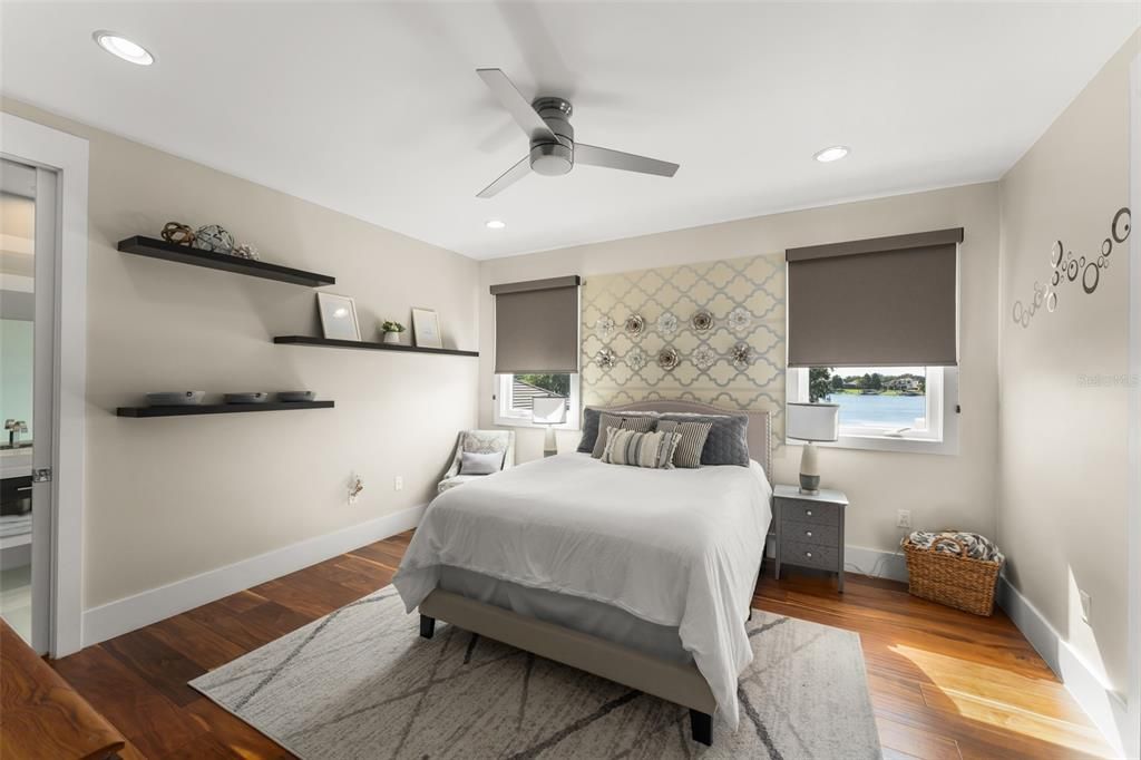 For Sale: $3,600,000 (5 beds, 6 baths, 5501 Square Feet)