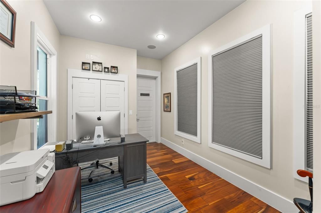 For Sale: $3,600,000 (5 beds, 6 baths, 5501 Square Feet)