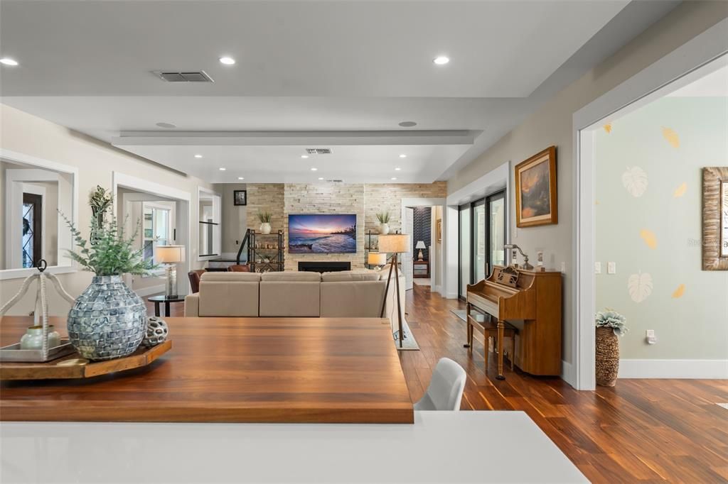 For Sale: $3,600,000 (5 beds, 6 baths, 5501 Square Feet)