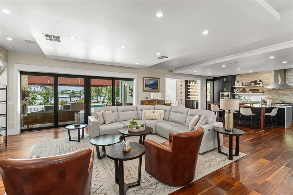 For Sale: $3,600,000 (5 beds, 6 baths, 5501 Square Feet)