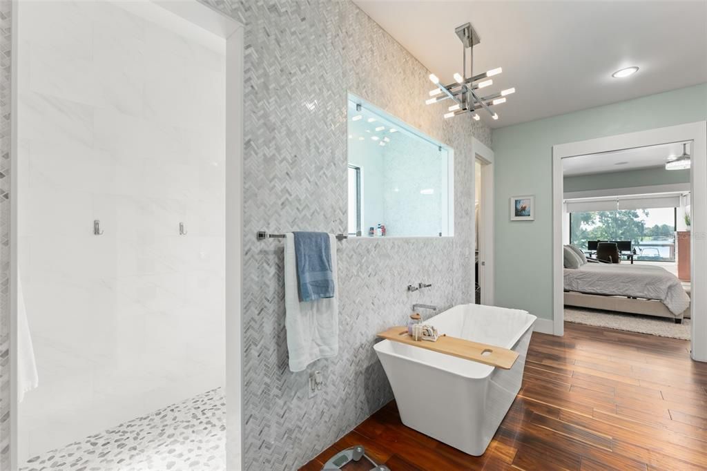 For Sale: $3,600,000 (5 beds, 6 baths, 5501 Square Feet)