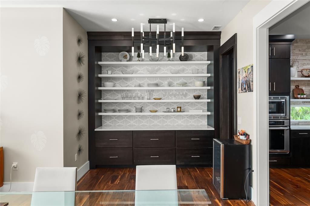 For Sale: $3,600,000 (5 beds, 6 baths, 5501 Square Feet)