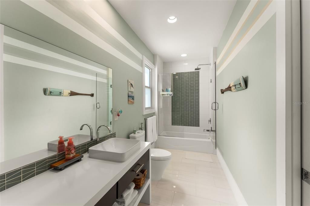 For Sale: $3,600,000 (5 beds, 6 baths, 5501 Square Feet)