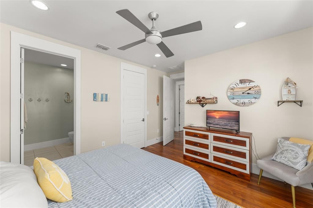 For Sale: $3,600,000 (5 beds, 6 baths, 5501 Square Feet)