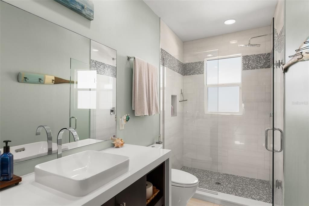 For Sale: $3,600,000 (5 beds, 6 baths, 5501 Square Feet)