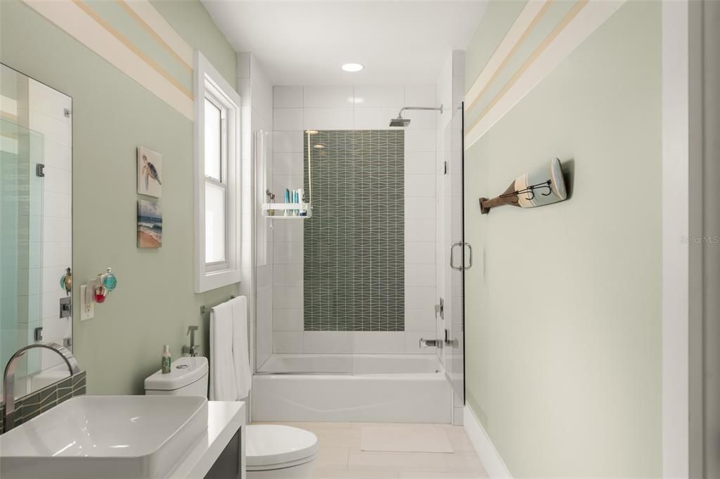 For Sale: $3,600,000 (5 beds, 6 baths, 5501 Square Feet)