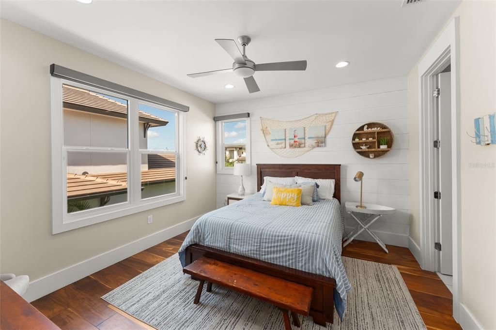 For Sale: $3,600,000 (5 beds, 6 baths, 5501 Square Feet)