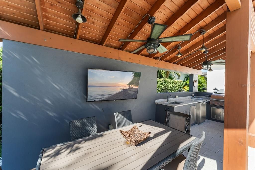 For Sale: $3,600,000 (5 beds, 6 baths, 5501 Square Feet)