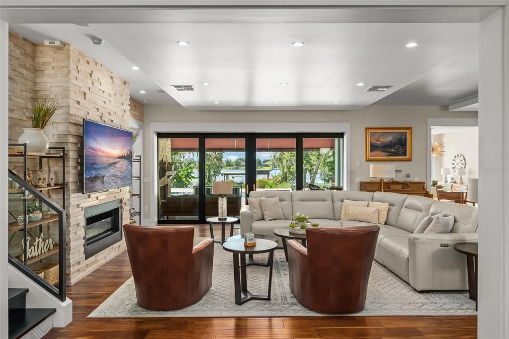 For Sale: $3,600,000 (5 beds, 6 baths, 5501 Square Feet)