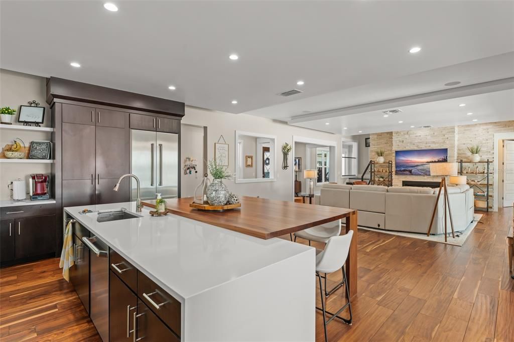 For Sale: $3,600,000 (5 beds, 6 baths, 5501 Square Feet)