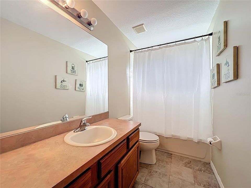 Active With Contract: $230,000 (3 beds, 2 baths, 1542 Square Feet)