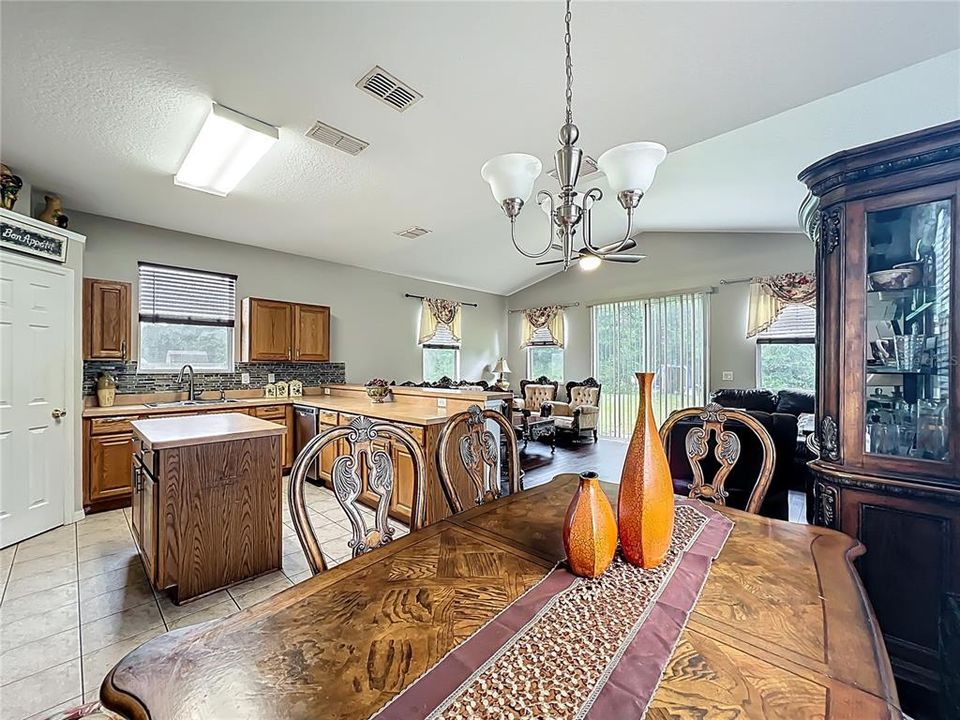 Active With Contract: $230,000 (3 beds, 2 baths, 1542 Square Feet)