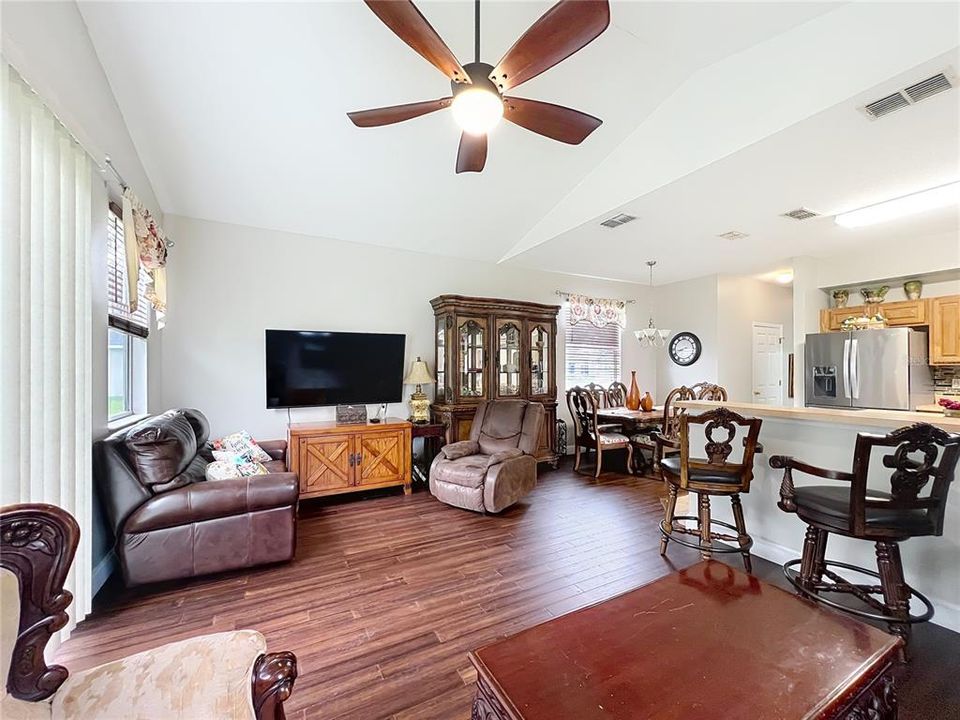 Active With Contract: $230,000 (3 beds, 2 baths, 1542 Square Feet)