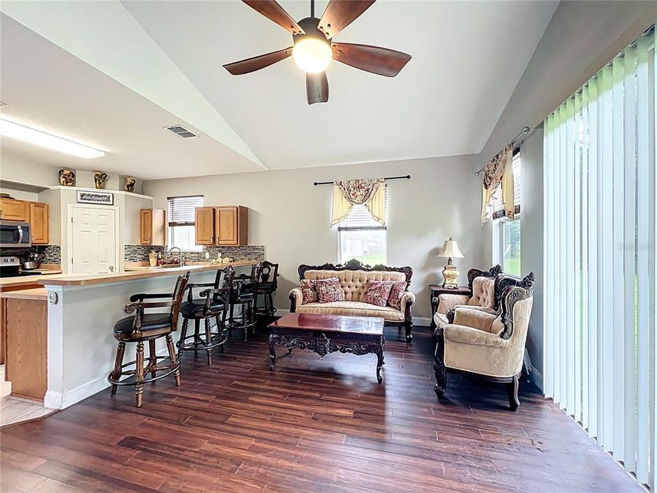 Active With Contract: $230,000 (3 beds, 2 baths, 1542 Square Feet)