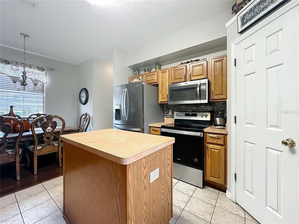 Active With Contract: $230,000 (3 beds, 2 baths, 1542 Square Feet)