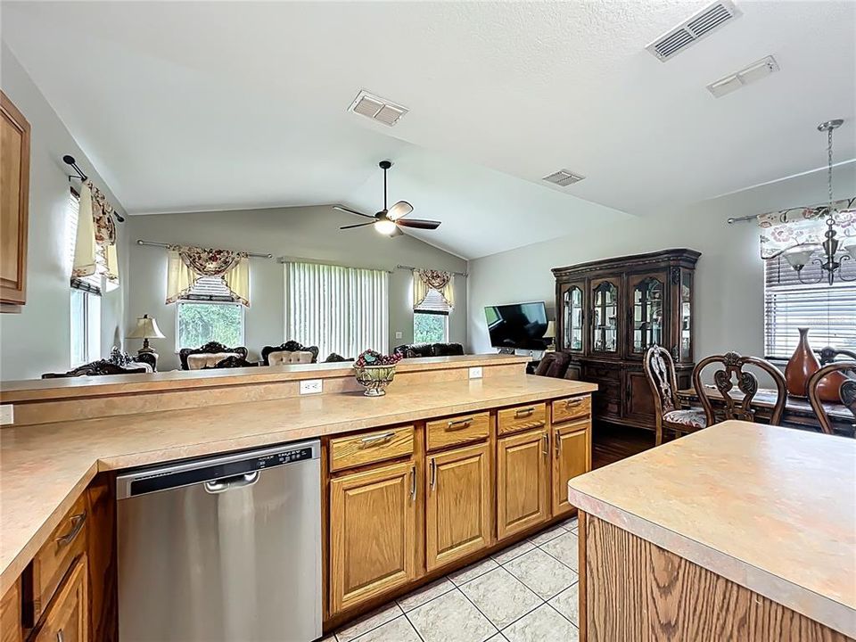 Active With Contract: $230,000 (3 beds, 2 baths, 1542 Square Feet)