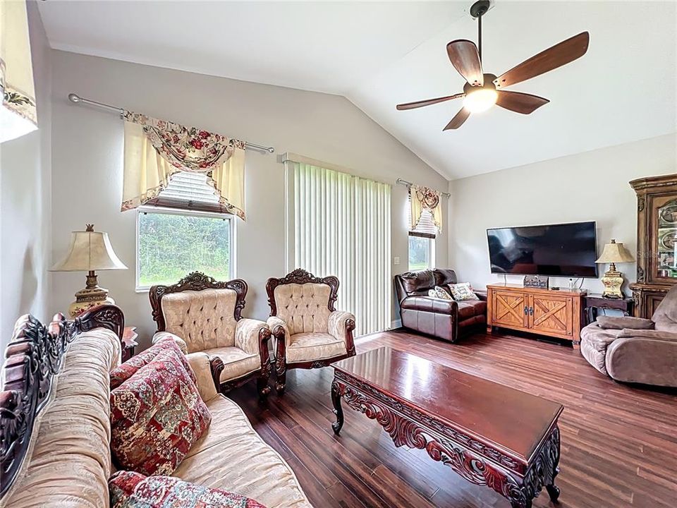 Active With Contract: $230,000 (3 beds, 2 baths, 1542 Square Feet)