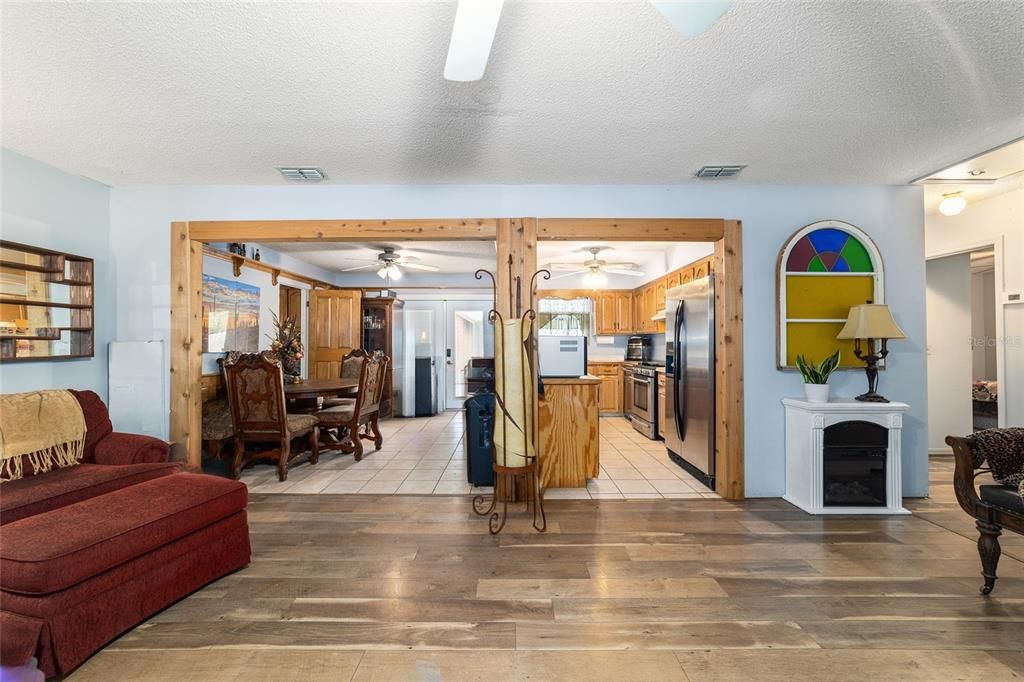 На продажу: $235,000 (3 спален, 2 ванн, 1421 Квадратных фут)