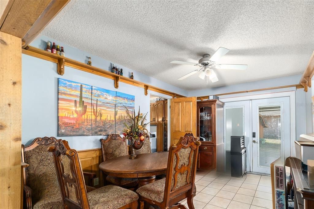 На продажу: $235,000 (3 спален, 2 ванн, 1421 Квадратных фут)