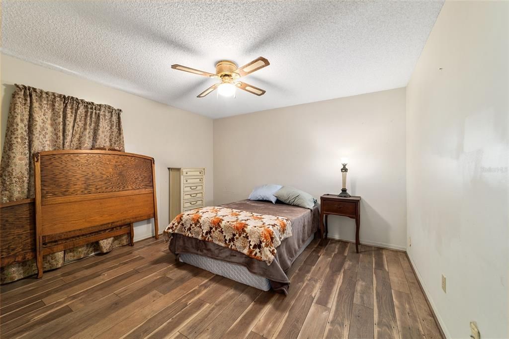 На продажу: $235,000 (3 спален, 2 ванн, 1421 Квадратных фут)