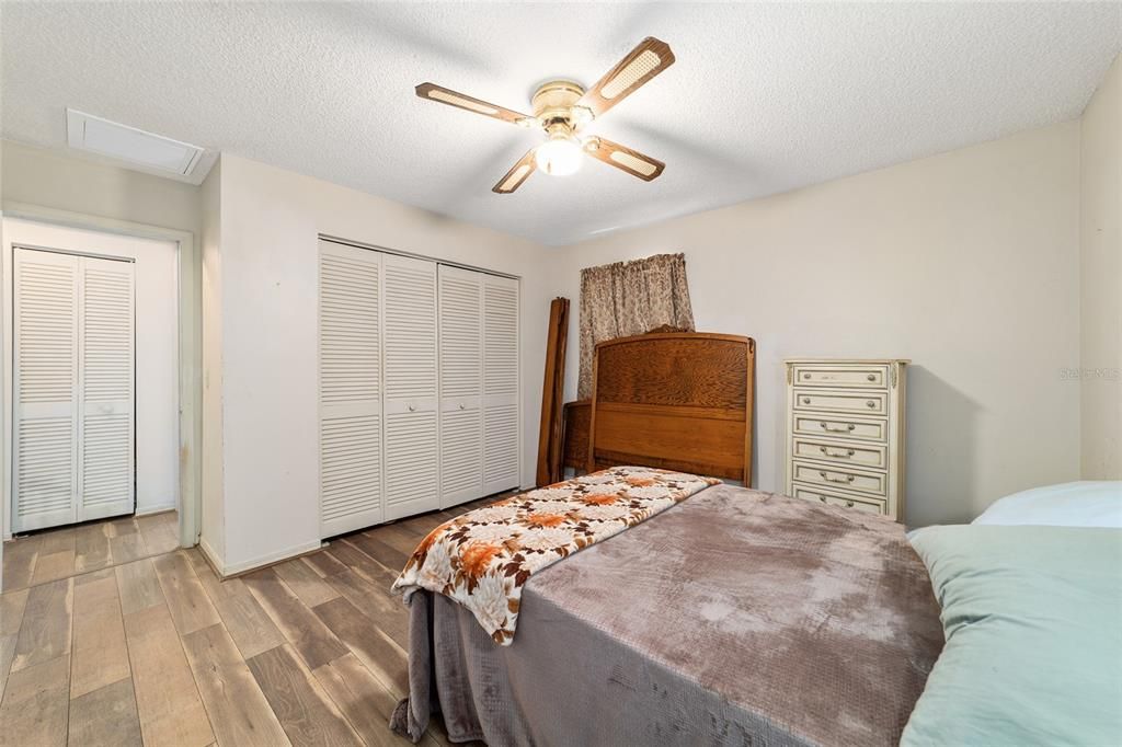 На продажу: $235,000 (3 спален, 2 ванн, 1421 Квадратных фут)