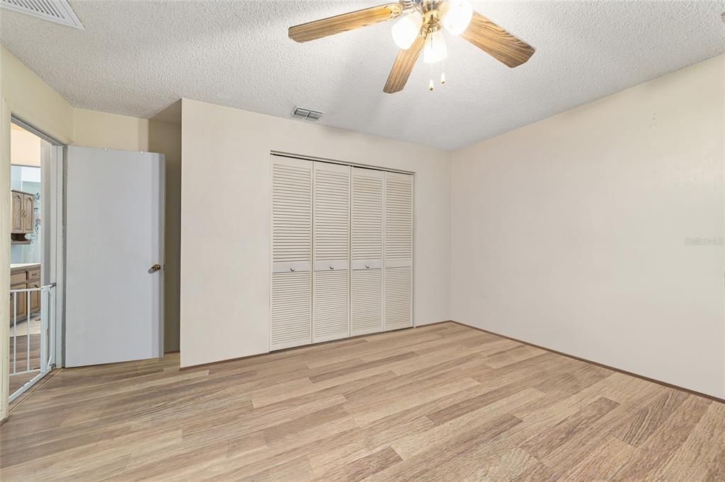 На продажу: $235,000 (3 спален, 2 ванн, 1421 Квадратных фут)