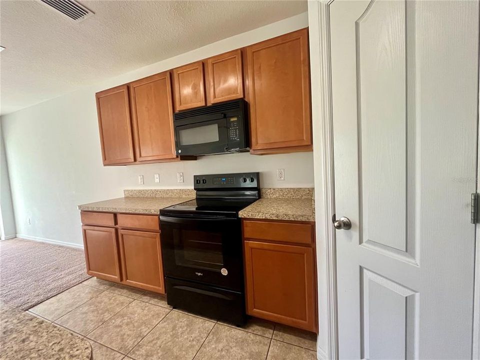 出租: $2,200 (3 贝兹, 2 浴室, 1805 平方英尺)