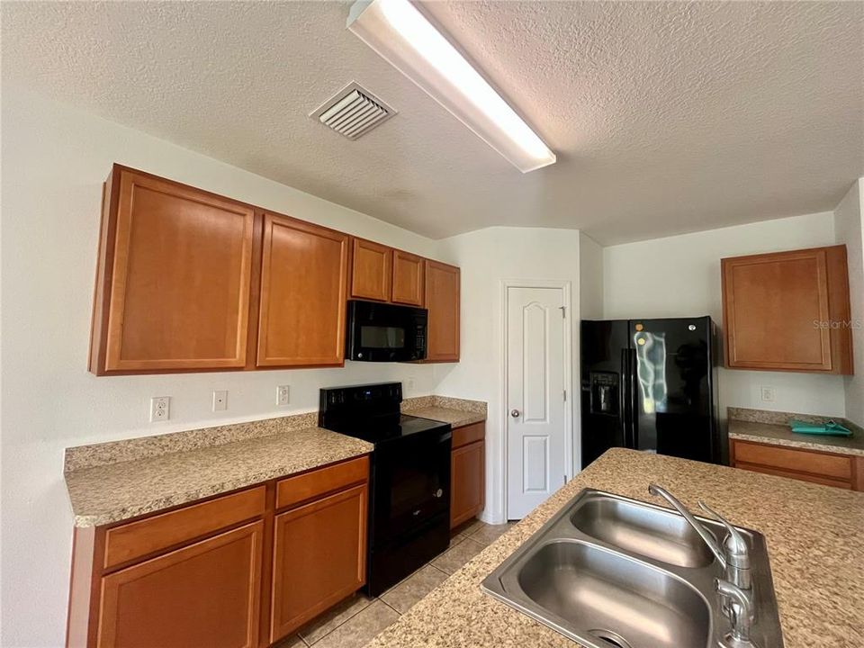 出租: $2,200 (3 贝兹, 2 浴室, 1805 平方英尺)