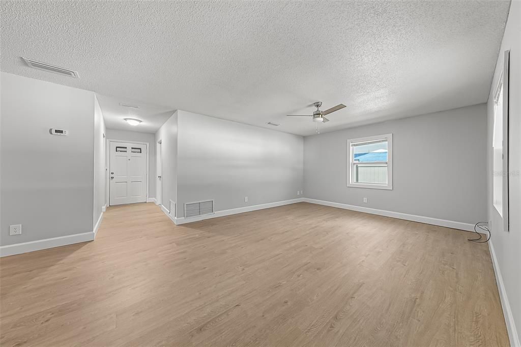 Active With Contract: $225,000 (3 beds, 2 baths, 1170 Square Feet)