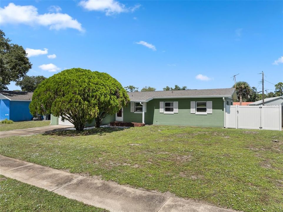Active With Contract: $225,000 (3 beds, 2 baths, 1170 Square Feet)
