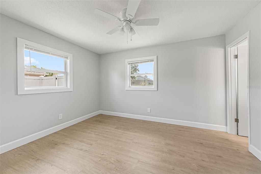 Active With Contract: $225,000 (3 beds, 2 baths, 1170 Square Feet)