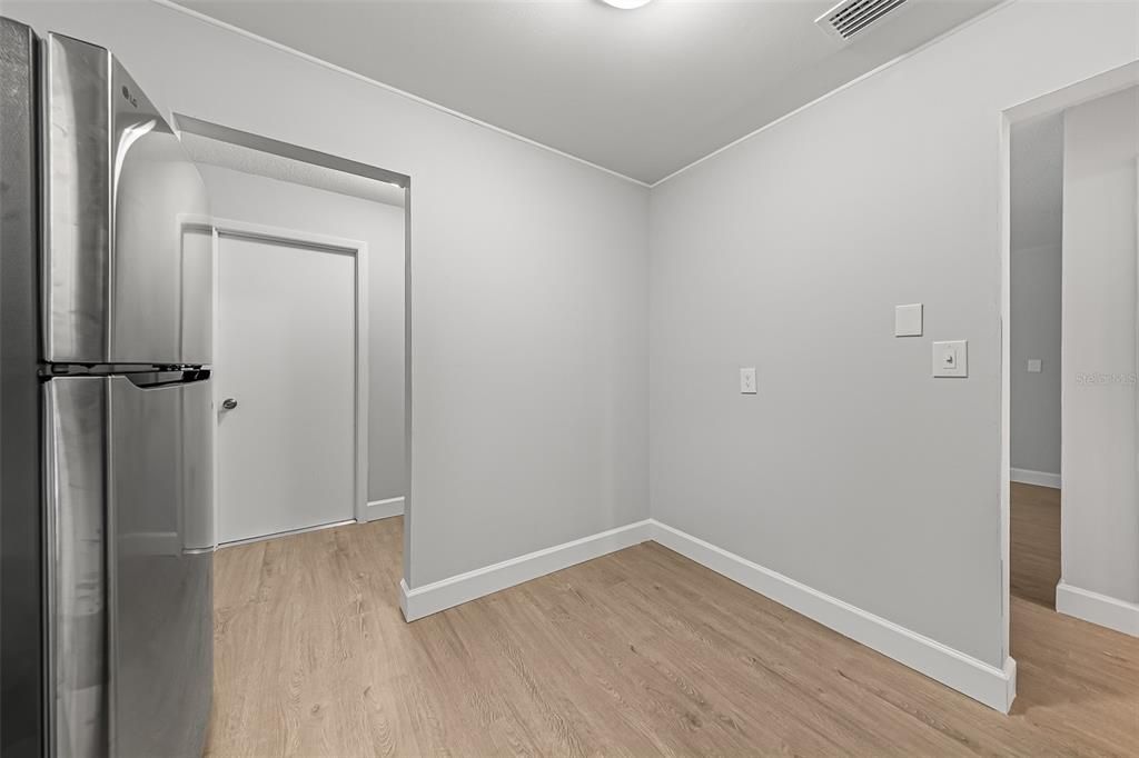 Active With Contract: $225,000 (3 beds, 2 baths, 1170 Square Feet)