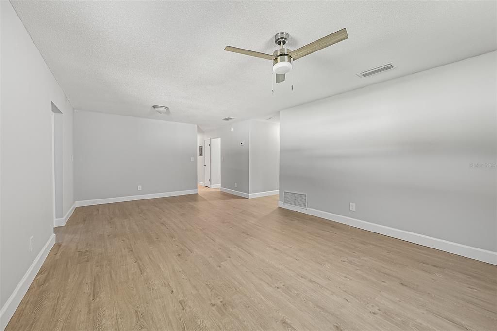 Active With Contract: $225,000 (3 beds, 2 baths, 1170 Square Feet)