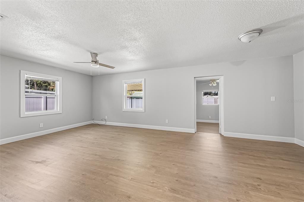 Active With Contract: $225,000 (3 beds, 2 baths, 1170 Square Feet)