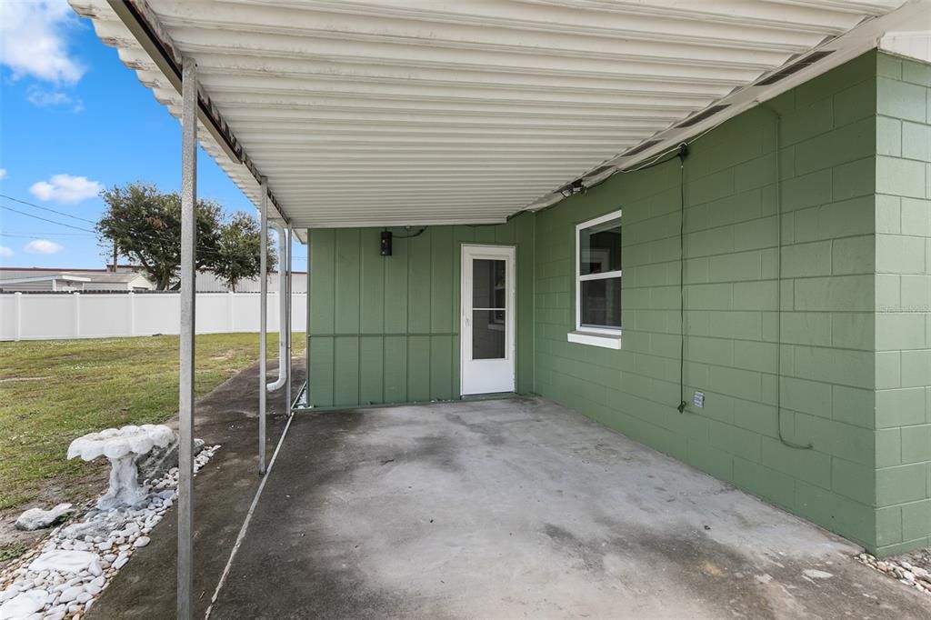 Active With Contract: $225,000 (3 beds, 2 baths, 1170 Square Feet)