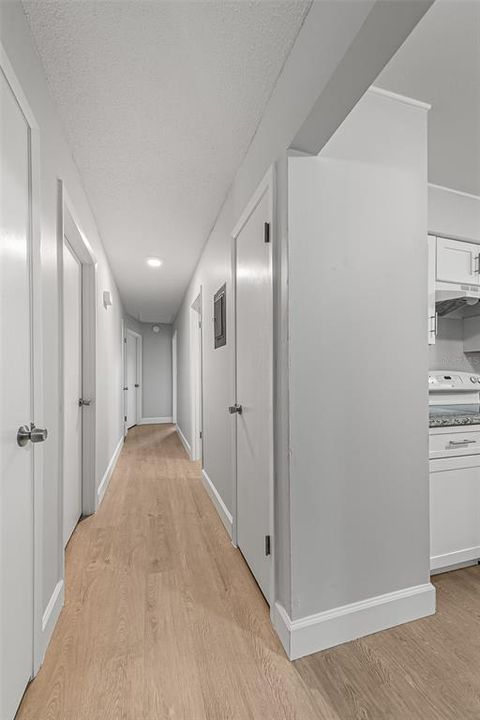 Active With Contract: $225,000 (3 beds, 2 baths, 1170 Square Feet)