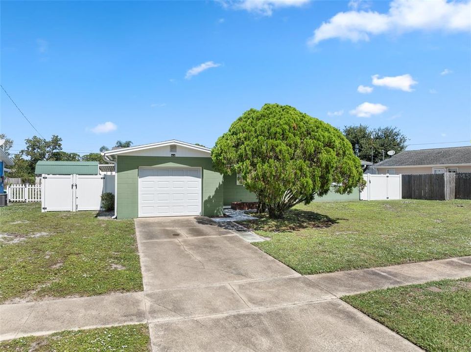 Active With Contract: $225,000 (3 beds, 2 baths, 1170 Square Feet)