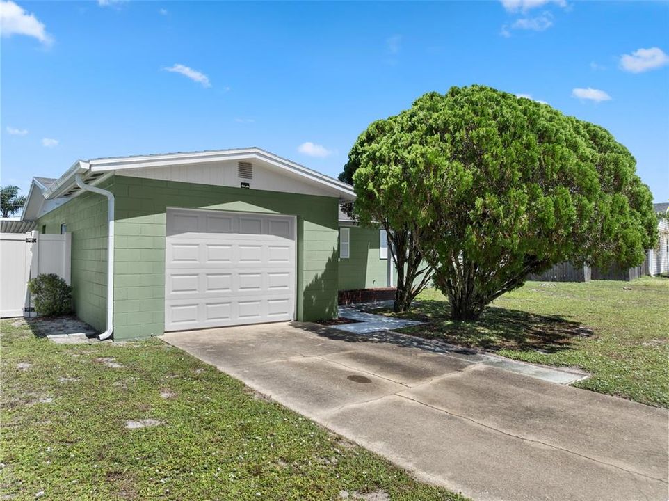 Active With Contract: $225,000 (3 beds, 2 baths, 1170 Square Feet)