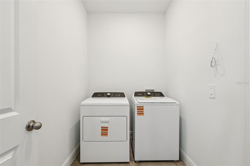 На продажу: $409,064 (4 спален, 2 ванн, 2054 Квадратных фут)