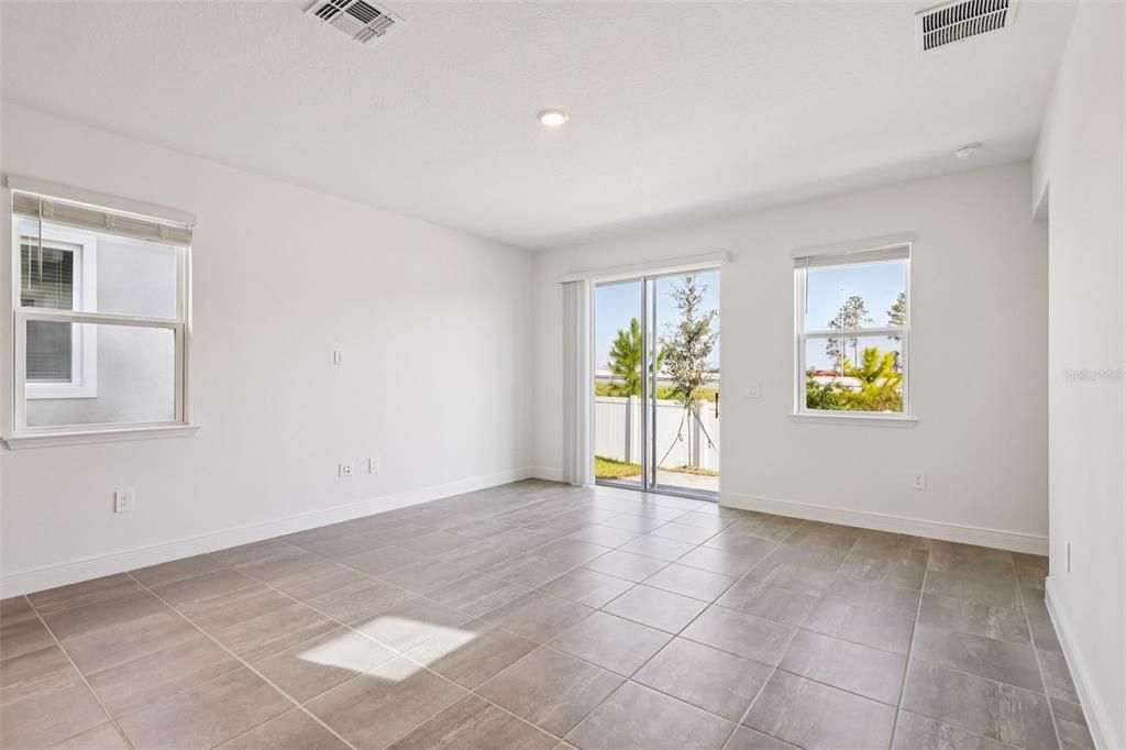 На продажу: $409,064 (4 спален, 2 ванн, 2054 Квадратных фут)