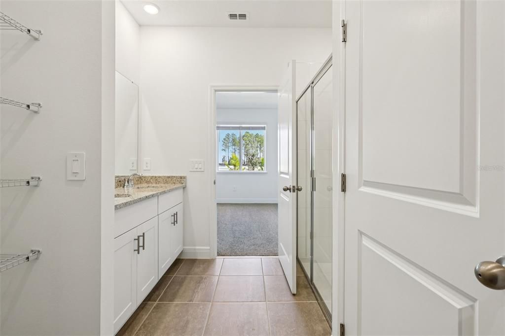 На продажу: $409,064 (4 спален, 2 ванн, 2054 Квадратных фут)