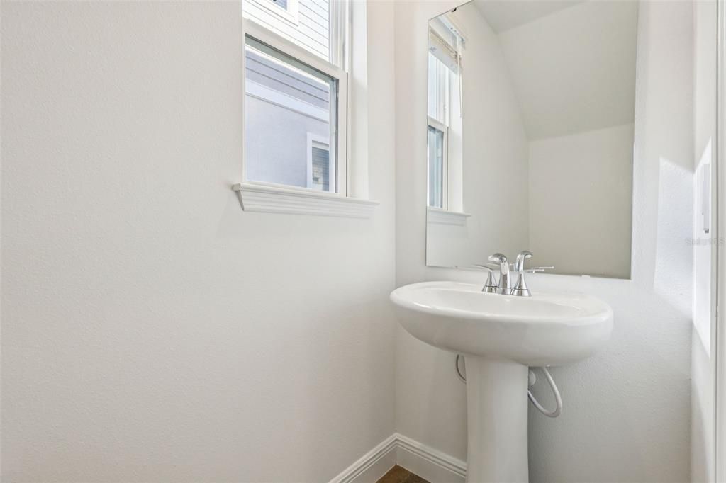 На продажу: $409,064 (4 спален, 2 ванн, 2054 Квадратных фут)