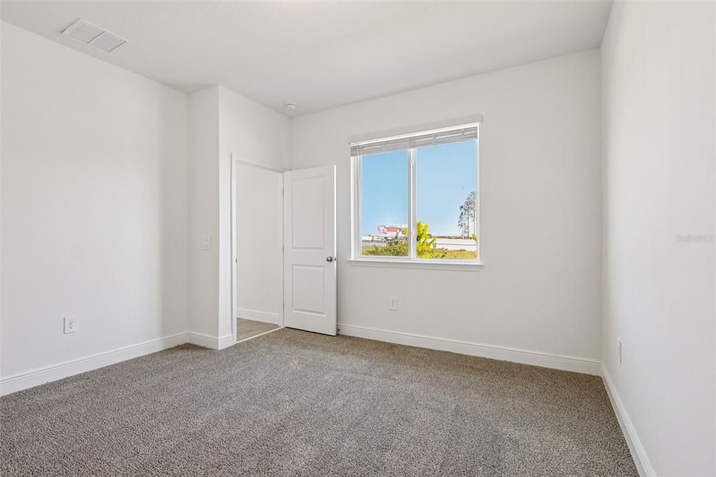 На продажу: $409,064 (4 спален, 2 ванн, 2054 Квадратных фут)