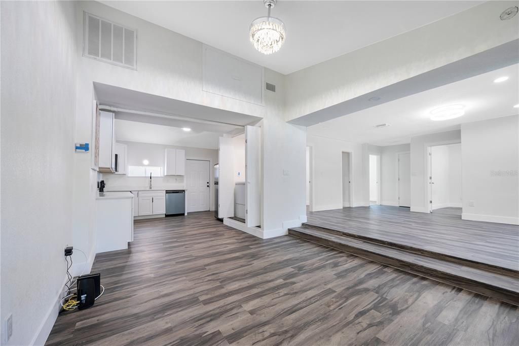 Active With Contract: $235,000 (3 beds, 2 baths, 1240 Square Feet)