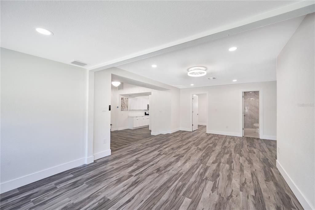 Active With Contract: $235,000 (3 beds, 2 baths, 1240 Square Feet)