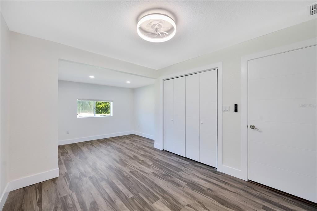 Active With Contract: $235,000 (3 beds, 2 baths, 1240 Square Feet)