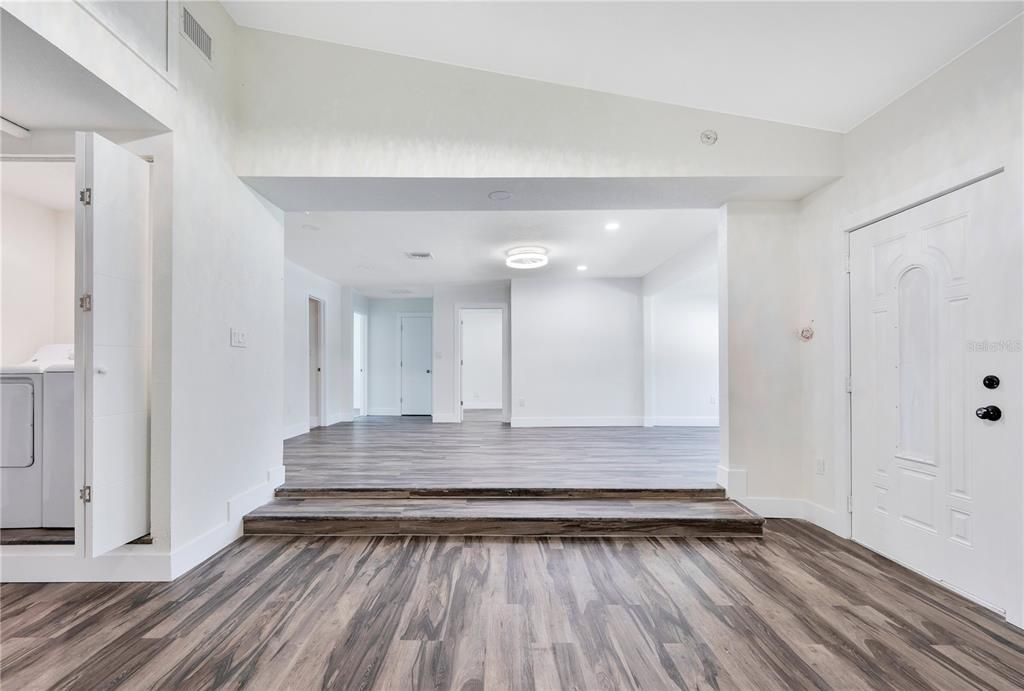 Active With Contract: $235,000 (3 beds, 2 baths, 1240 Square Feet)