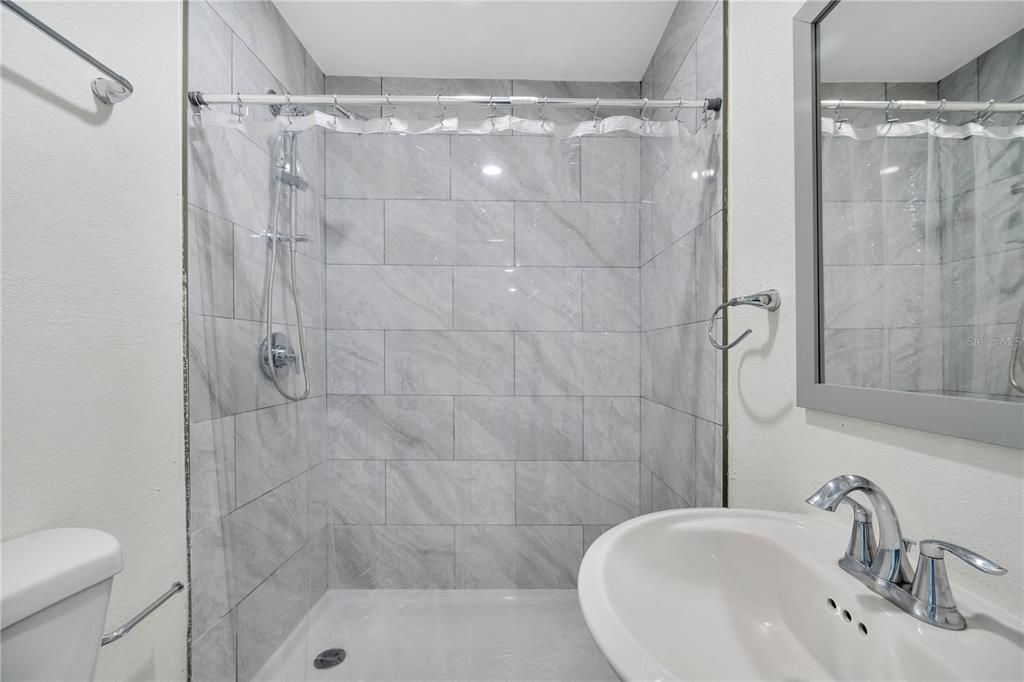 Active With Contract: $235,000 (3 beds, 2 baths, 1240 Square Feet)