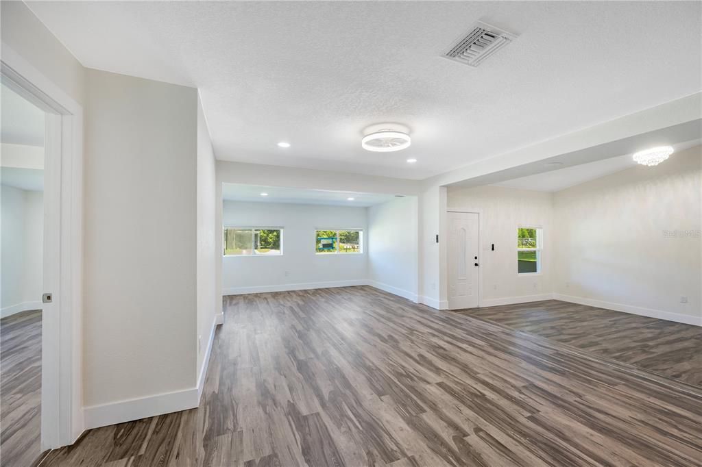 Active With Contract: $235,000 (3 beds, 2 baths, 1240 Square Feet)
