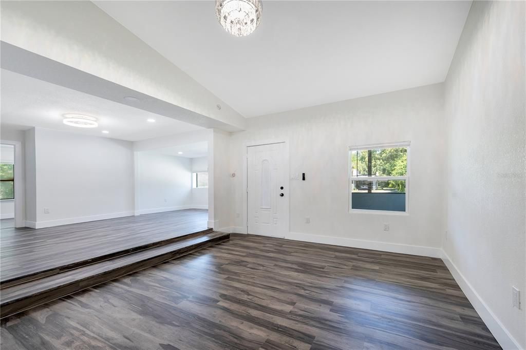 Active With Contract: $235,000 (3 beds, 2 baths, 1240 Square Feet)